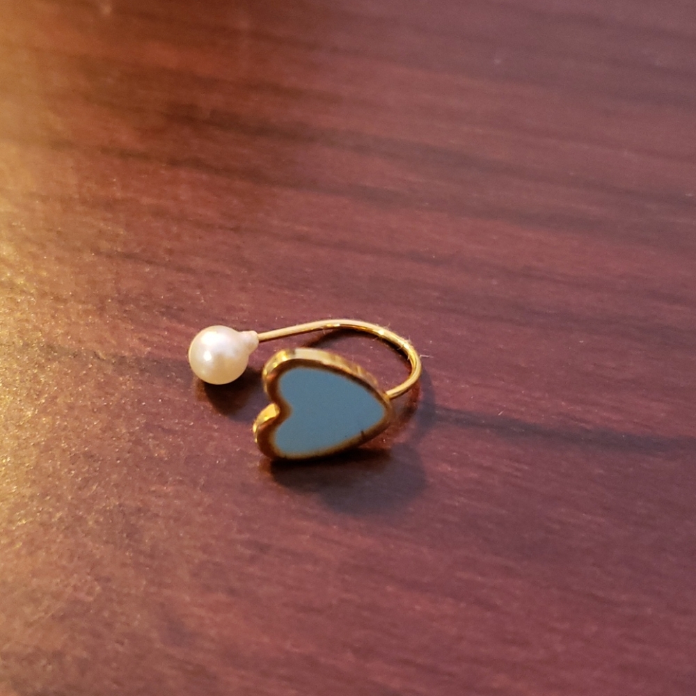 Ear cuff heart and pearl
